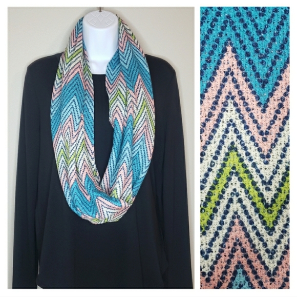 Infinity Scarf Multicolor Chevron Pattern - Picture 2 of 12